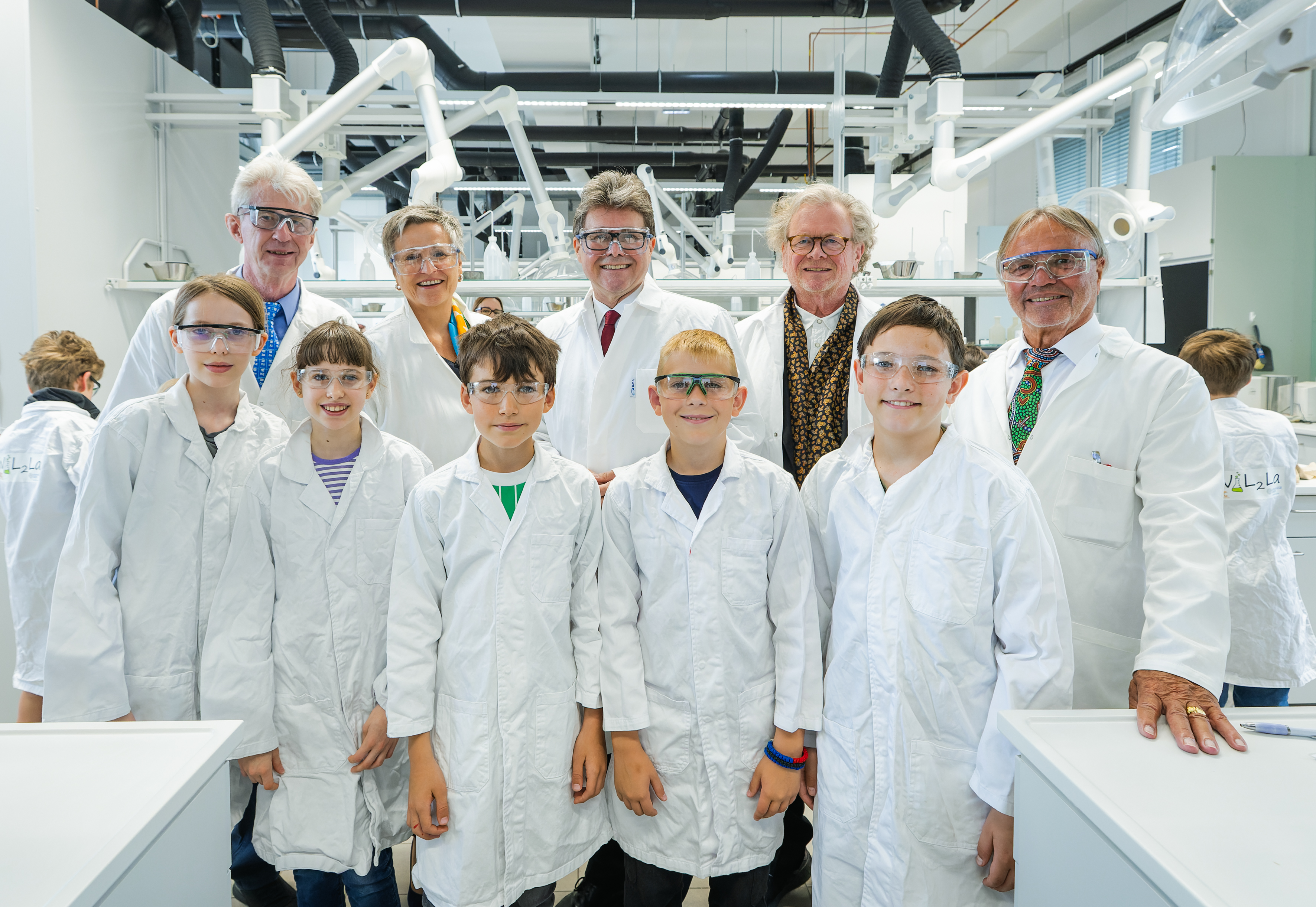 BM Polaschek mit Schulklasse & Lehramtsstudierenden im Lehr- & Lernlabor der Universitt Wien (WiL2La)