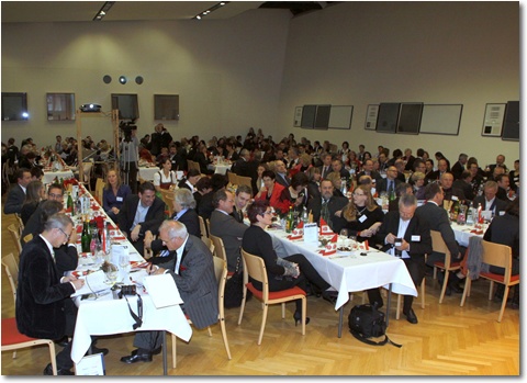 Leadership Academy von weiteren 240 Führungspersonen absolviert
